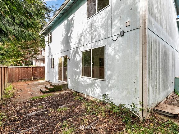 2nd image of 5721 Gateway Ln NE