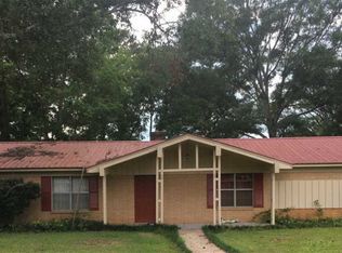 402 SE 10th Ave, Magee, MS 39111