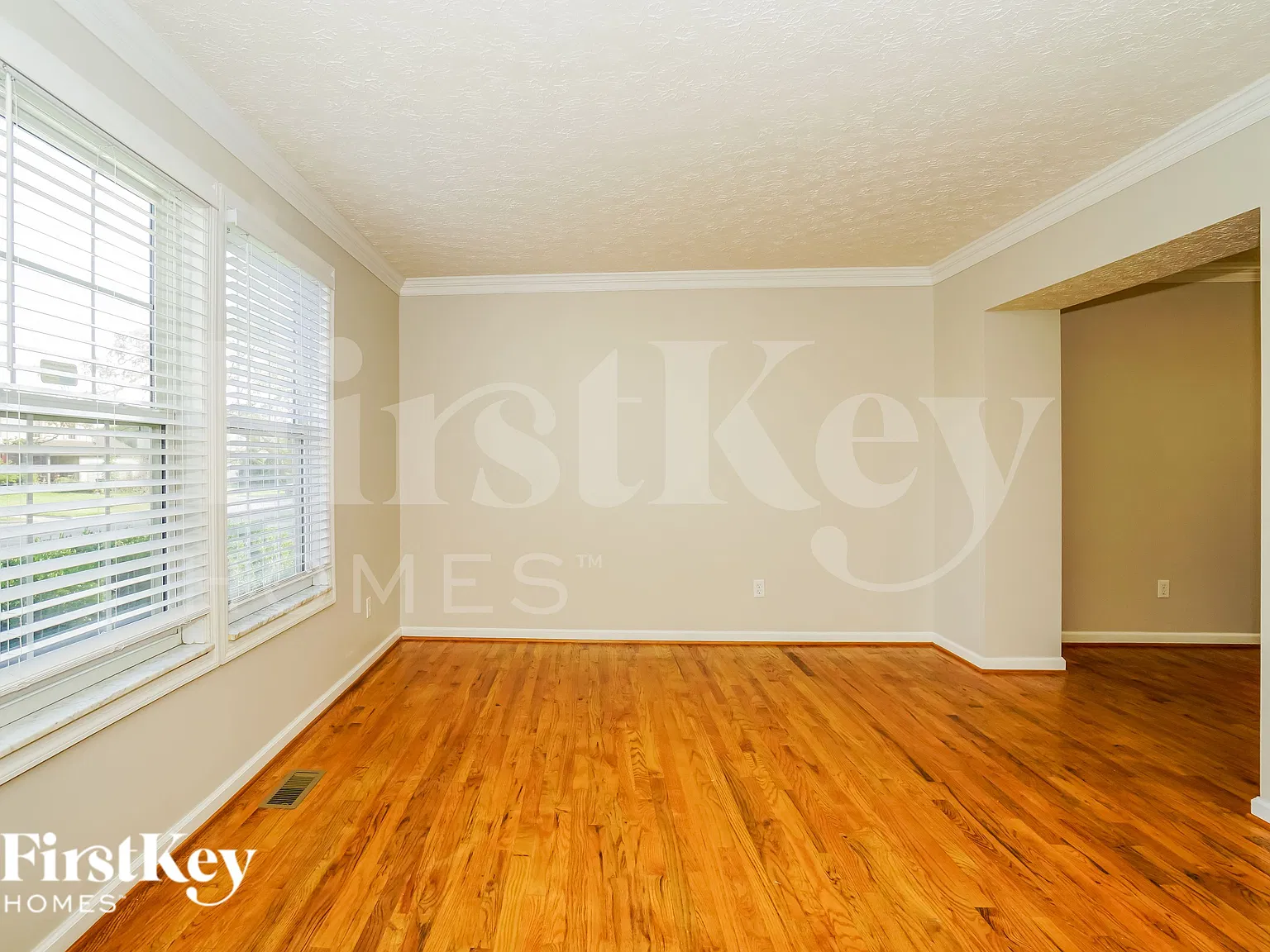 4 bed, 2.5 bath, 1716 sqft, $2,450 — Photo 3
