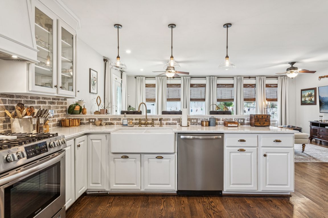 next background image