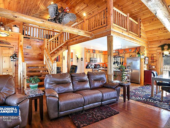 Beamed ceiling & open loft