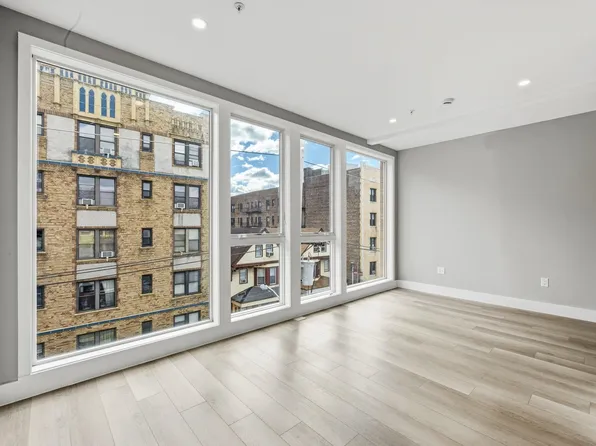 77 Van Reypen Street image 3 of 23