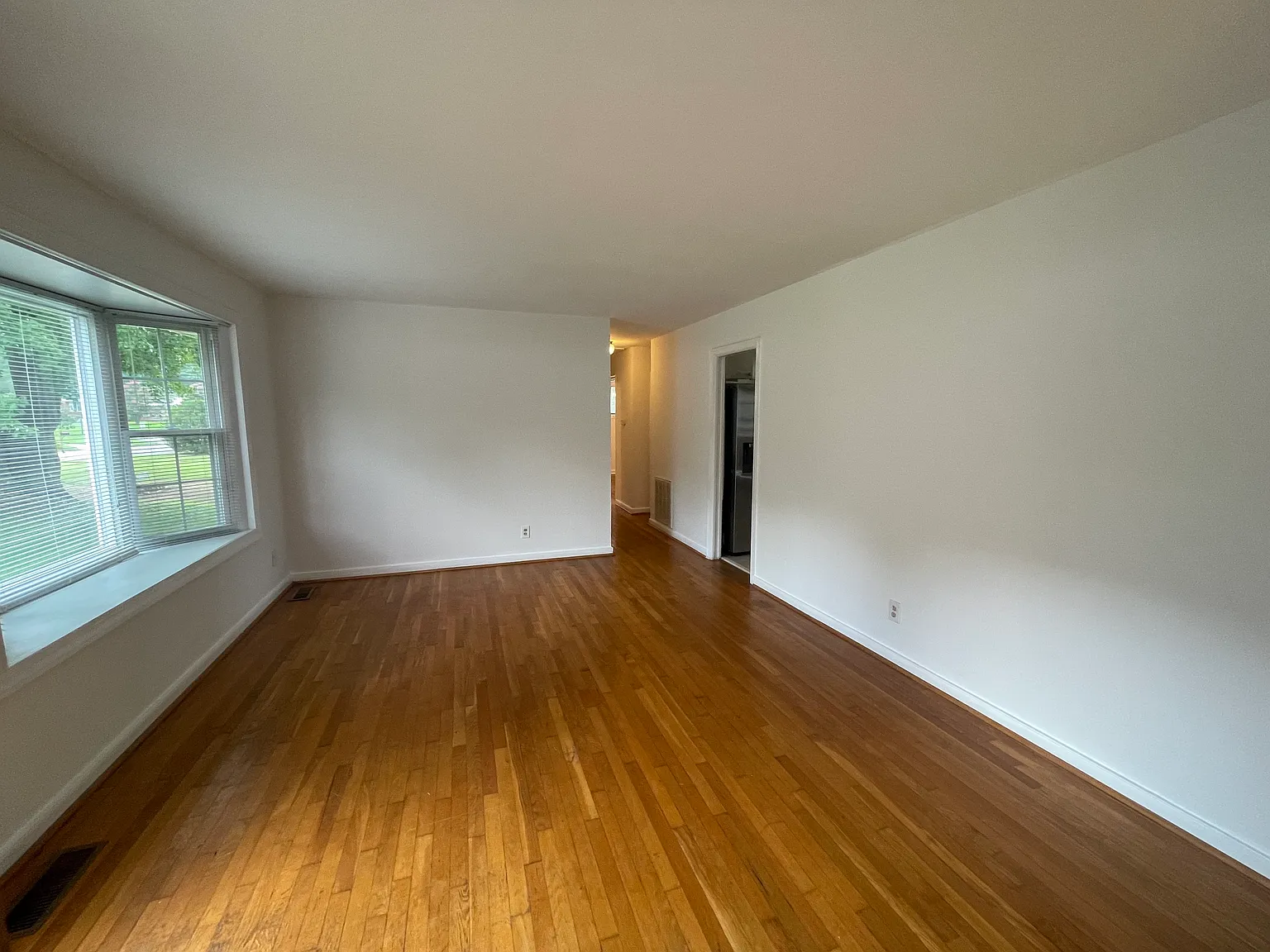 8712 Greenford Dr — Photo 2