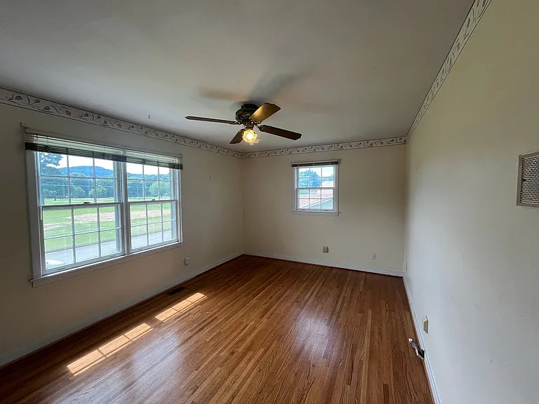 817 Mira Vista Dr SE — Photo 13