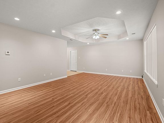 5th image of 1453 Lake Vernon Rd