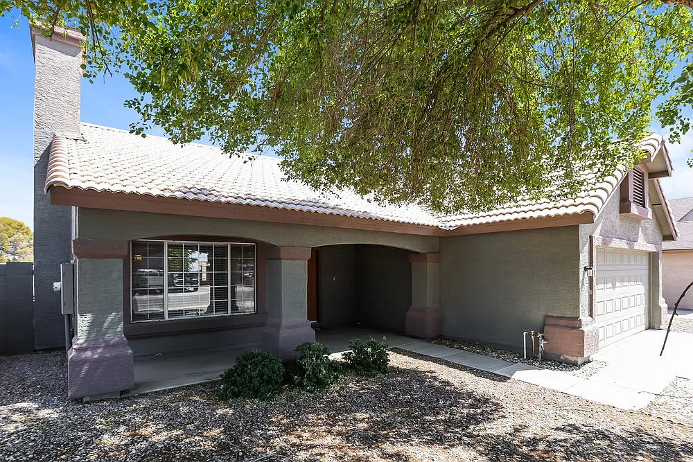 3 bed, 2.0 bath, 1548 sqft, $2,080 — Photo 3