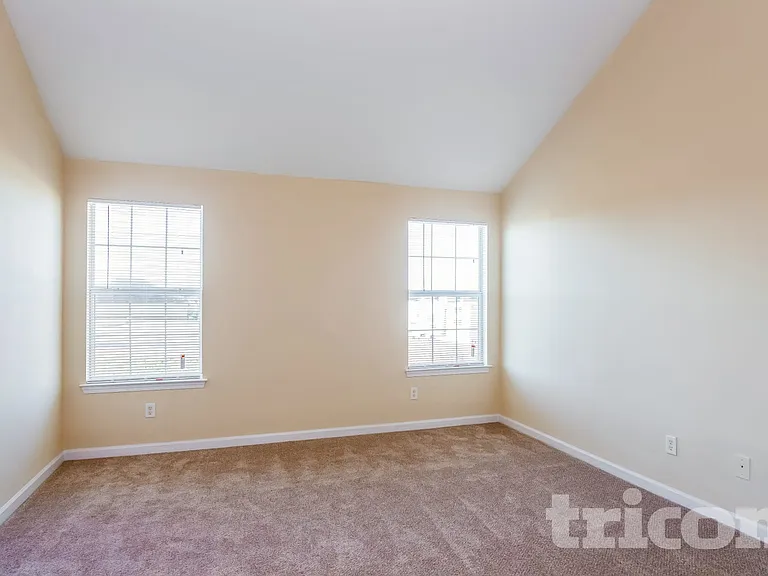 2435 Cornell Cir — Photo 7