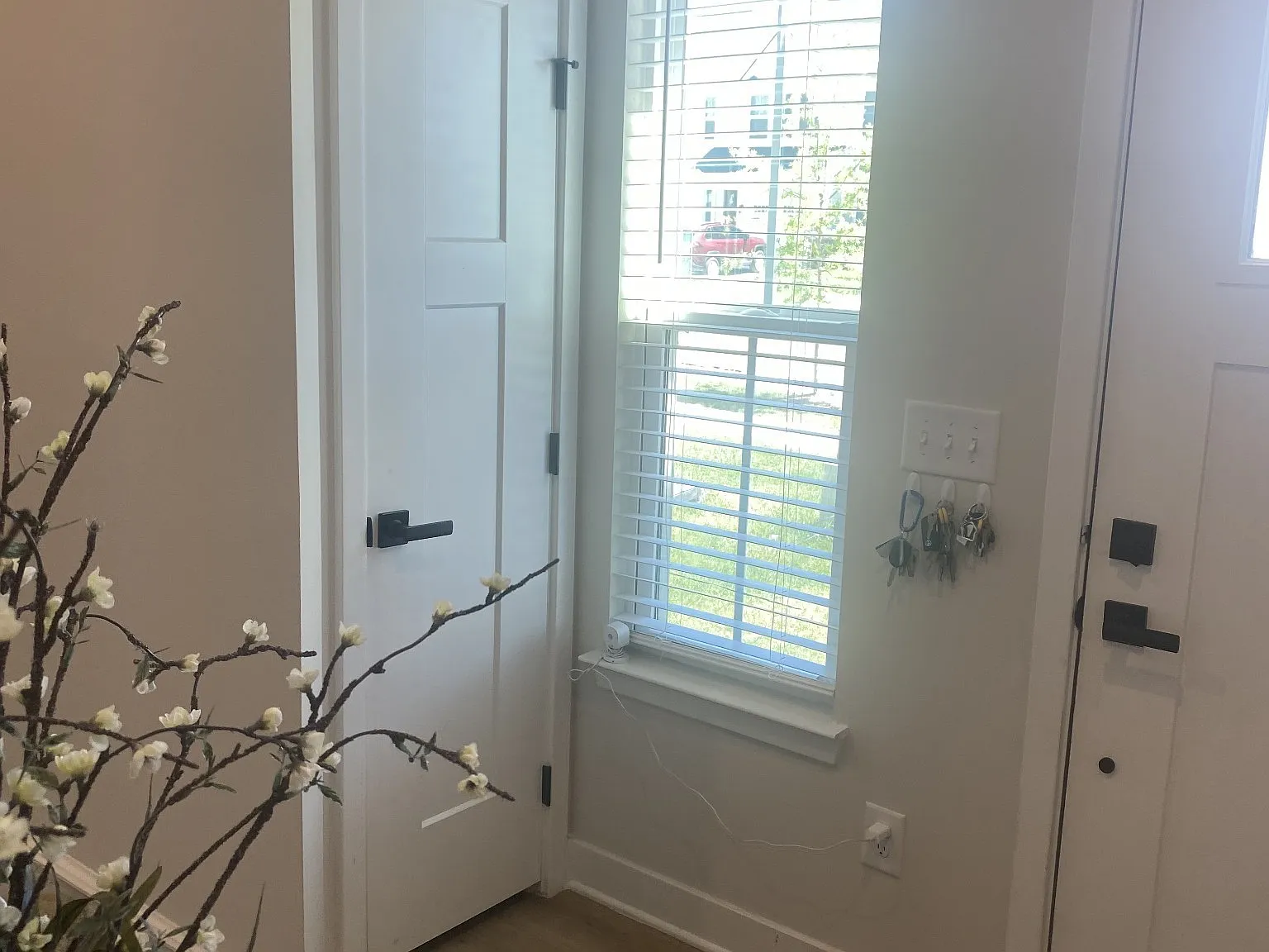 3 bed, 2.5 bath, 1776 sqft, $2,365 — Photo 2