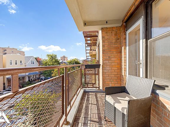 3rd image of 2534 Crescent St APT 3C