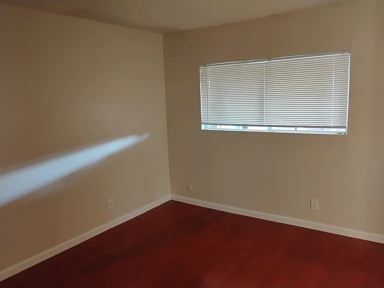 411 Amber Ave — Photo 19