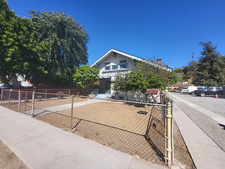 4426 Homer St — Photo 1