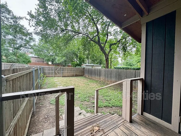 311 N Oak Cliff Blvd — Photo 13