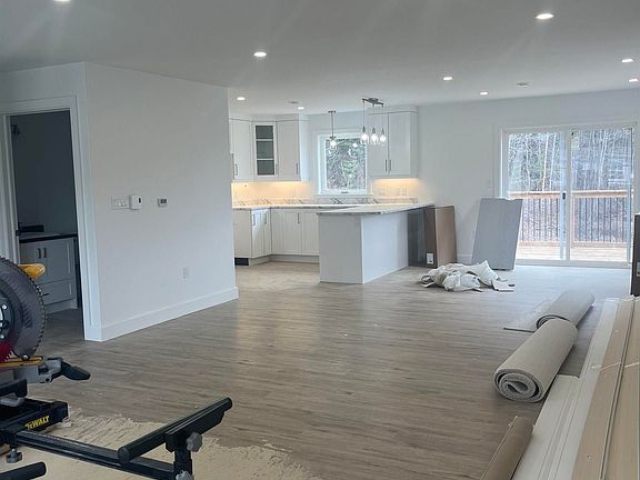 5th image of 52 Kara Anne Ct