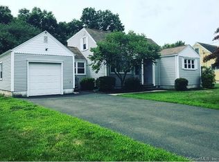 17 Bonheur Rd, Trumbull, CT 06611