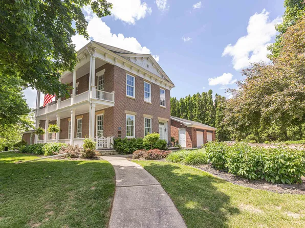 150 Rountree Ave, Platteville, WI 53818
