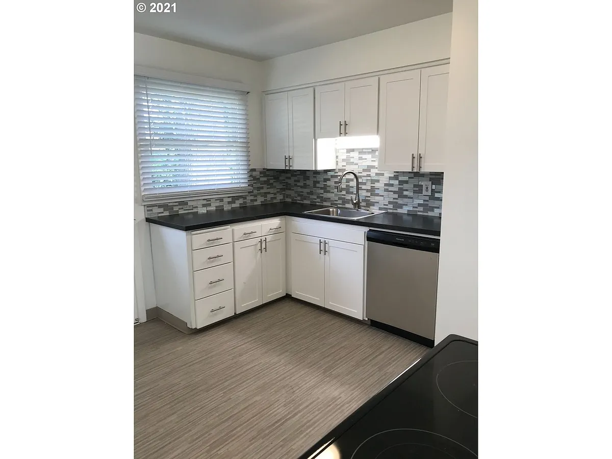 Building Photo - 12300 SW Walker Rd #2700