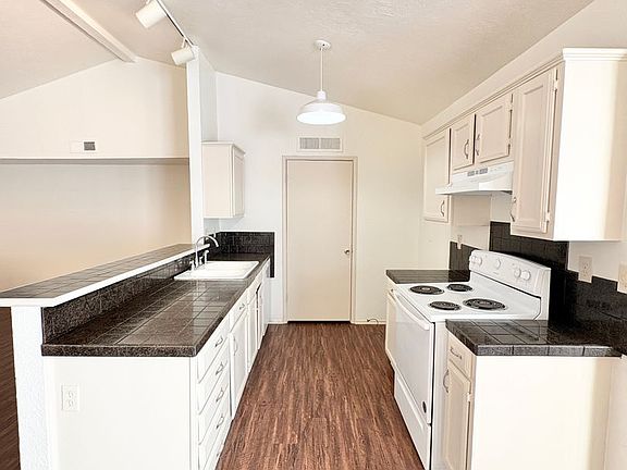 5th image of 658 Stonehenge Dr