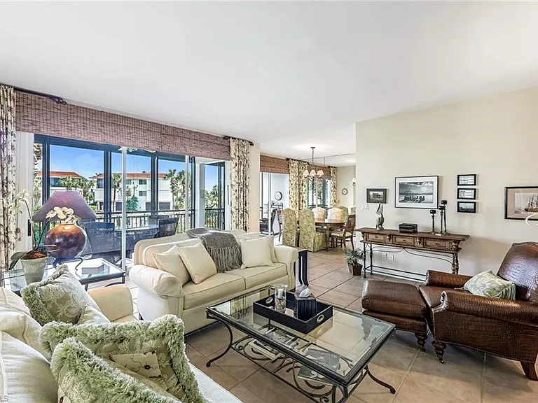 2216 Gulf Shore Blvd N #R3 — Photo 2