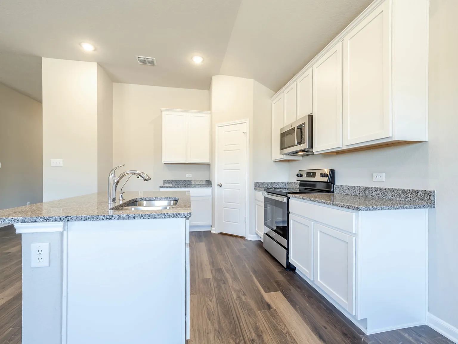7106 Emerald Valley - 1 — Photo 4