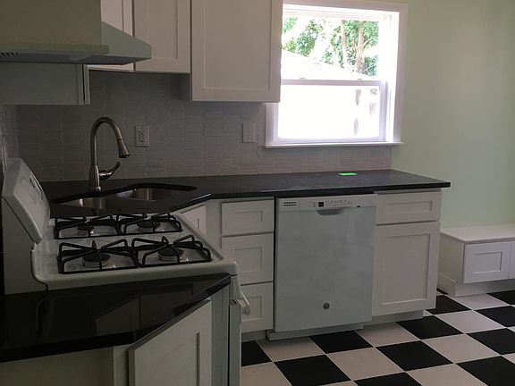 5th image of 1805 E Hayes Ave