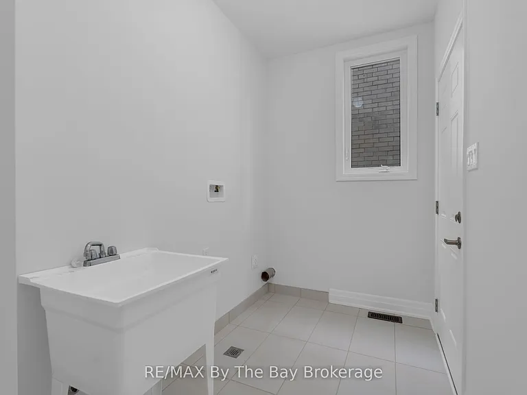 48 Del Ray Cres — Photo 9