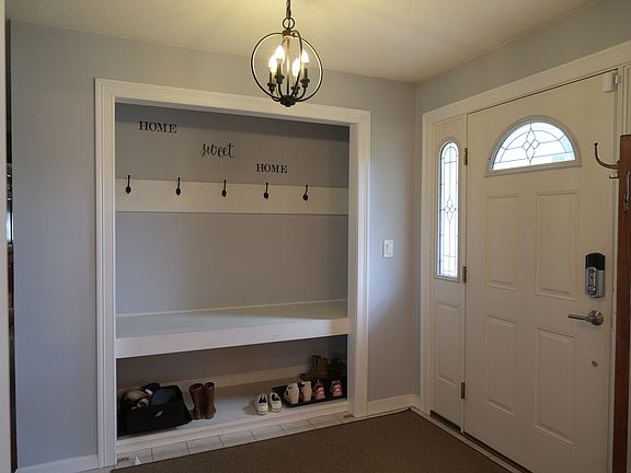 4th image of 51 Valley View Cir