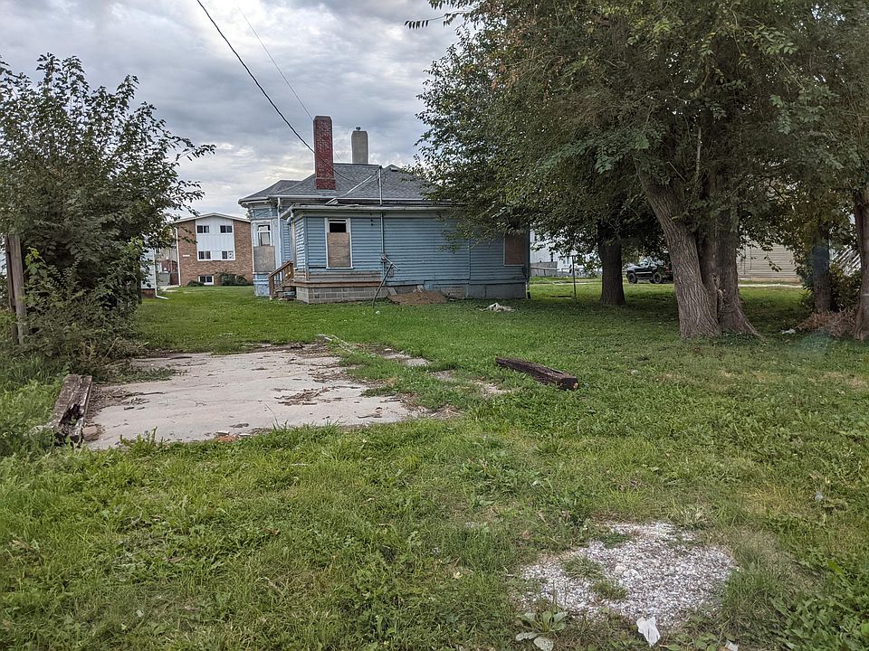 2nd image of 816 1st Ave