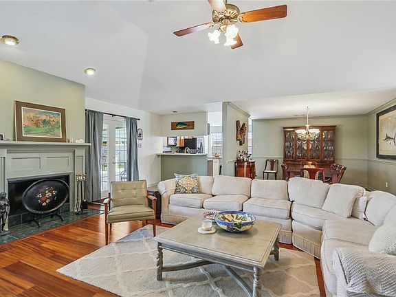 4th image of 55 Melrose Dr