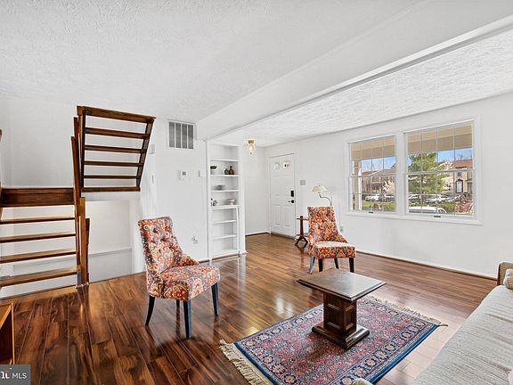 3rd image of 6318 Meetinghouse Way
