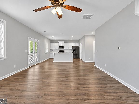 5th image of 2103 Massey Ln