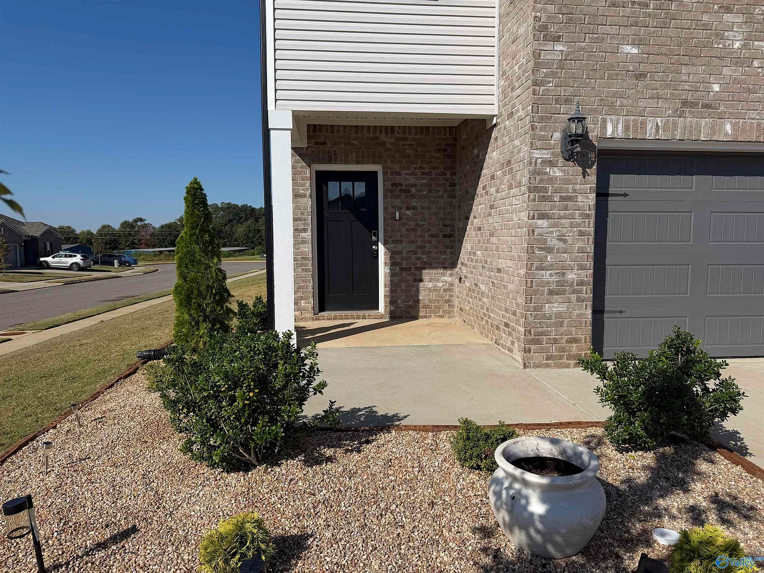 3 bed, 2.5 bath, 1749 sqft, $2,000 — Photo 2