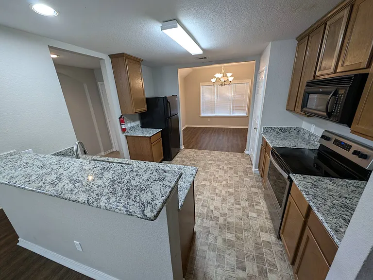 8915 Wild Rose Ln — Photo 10