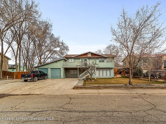 2nd image of 824 W 5th St