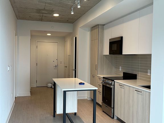 5th image of 65 Mutual St #2703