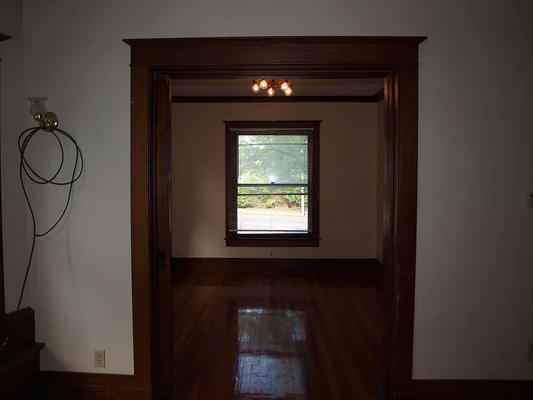 506 Mount Hope Ave — Photo 3