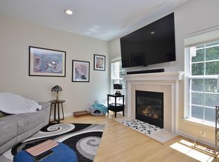 836 Huntington Dr, Fishkill, NY 12524