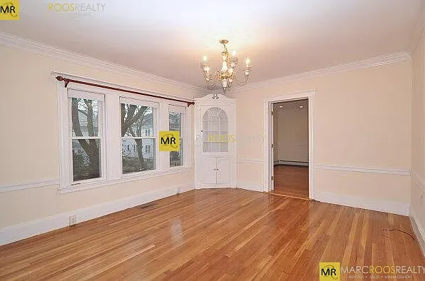 4 bed, 9999 sqft, $6,300 — Photo 2