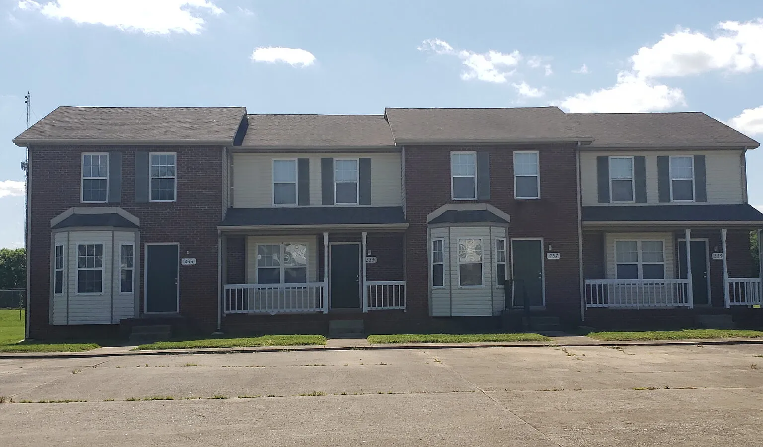 2 bed, 1.5 bath, 1100 sqft, $995 — Photo 1