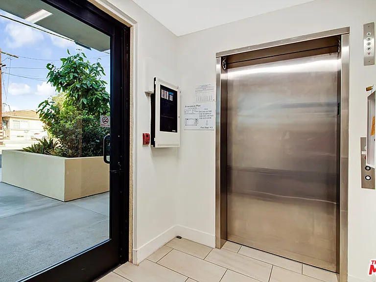 12132 Hart St #301 — Photo 3
