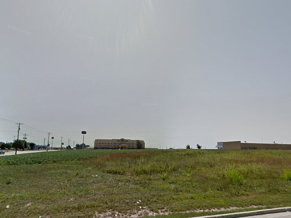 2nd image of 1046 Wylie Dr