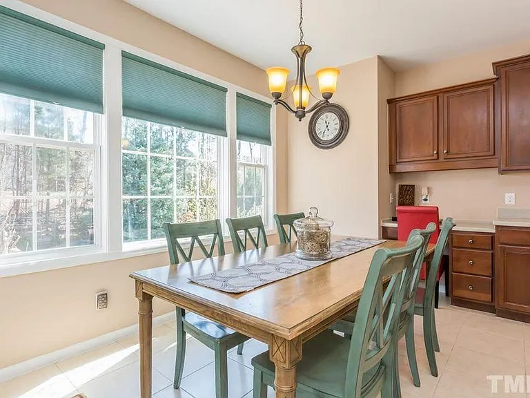 2501 Becketts Ridge Dr — Photo 8