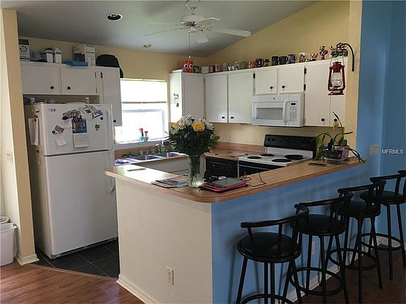 4th image of 125 Poinsettia Dr