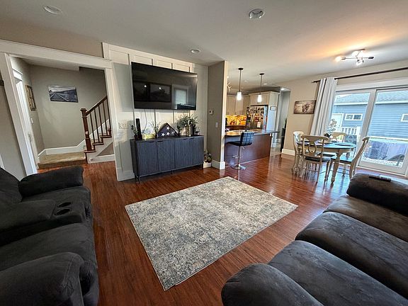 5th image of 805 Oak St