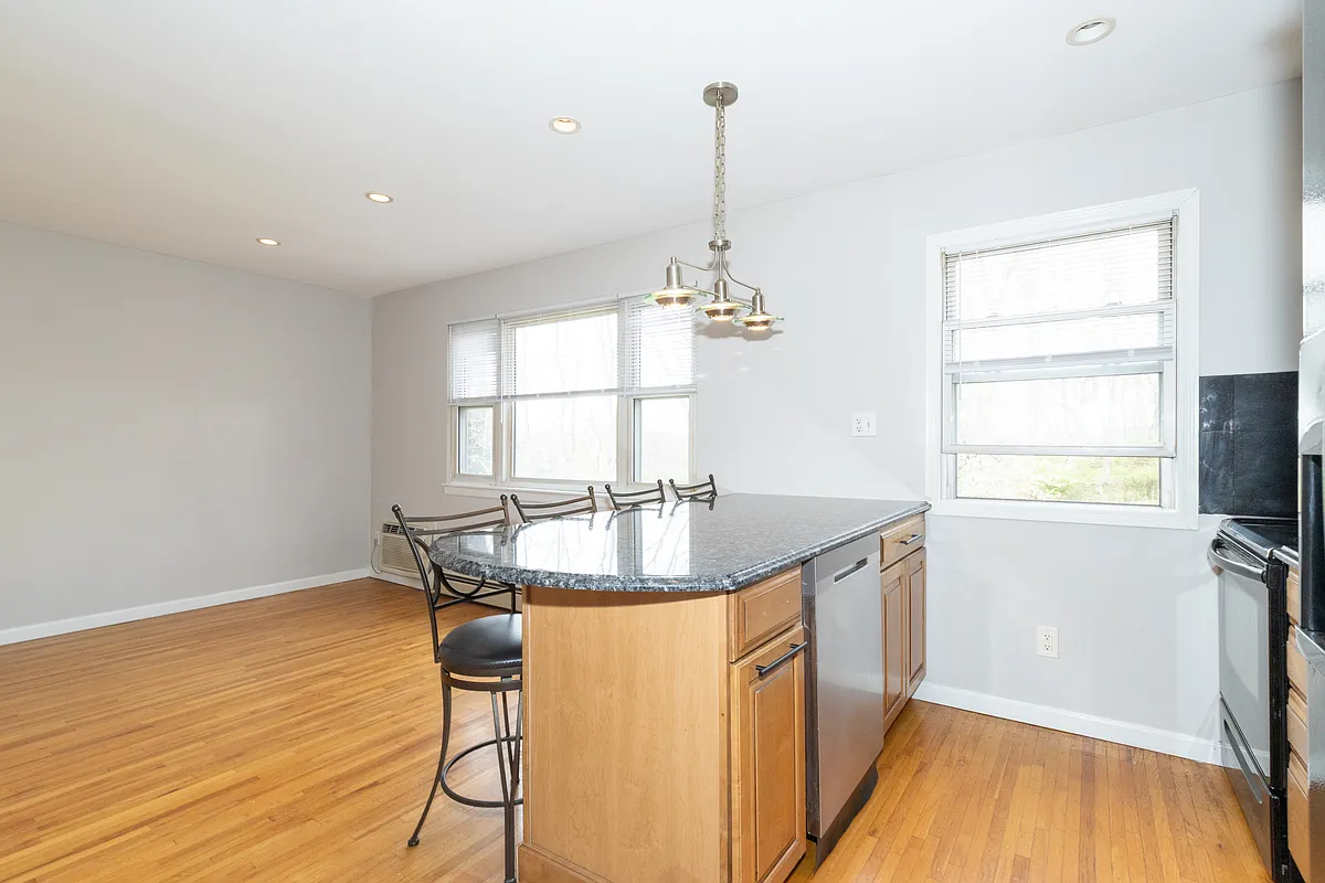 Building Photo - 300 Wilson Rd #22C