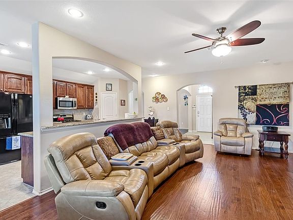 2nd image of 1093 Shady Lane Dr