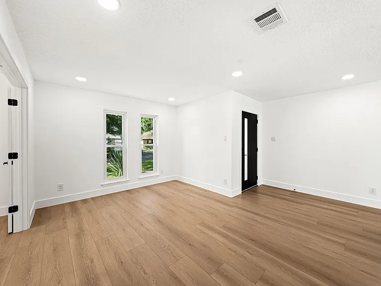 7631 Westwind Ln — Photo 8