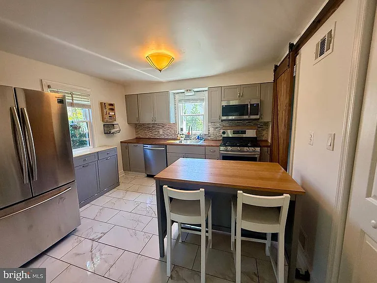2903 Oak Knoll Dr — Photo 9