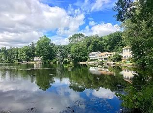 2 Shawnee Trl, Denville, NJ 07834