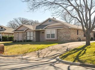 5406 Oak Springs Dr, Arlington, TX 76016