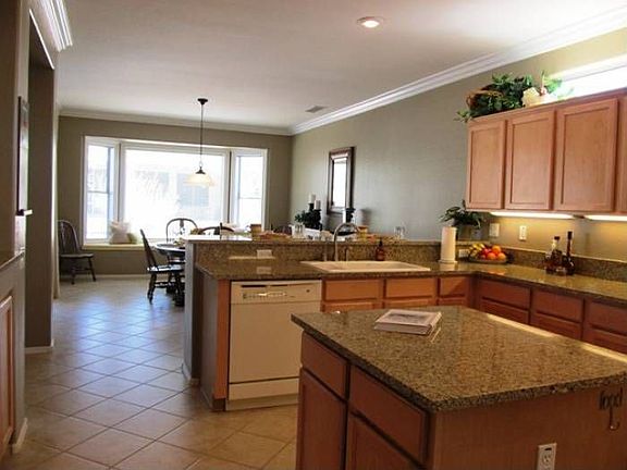Large Island/Breakfast Rm